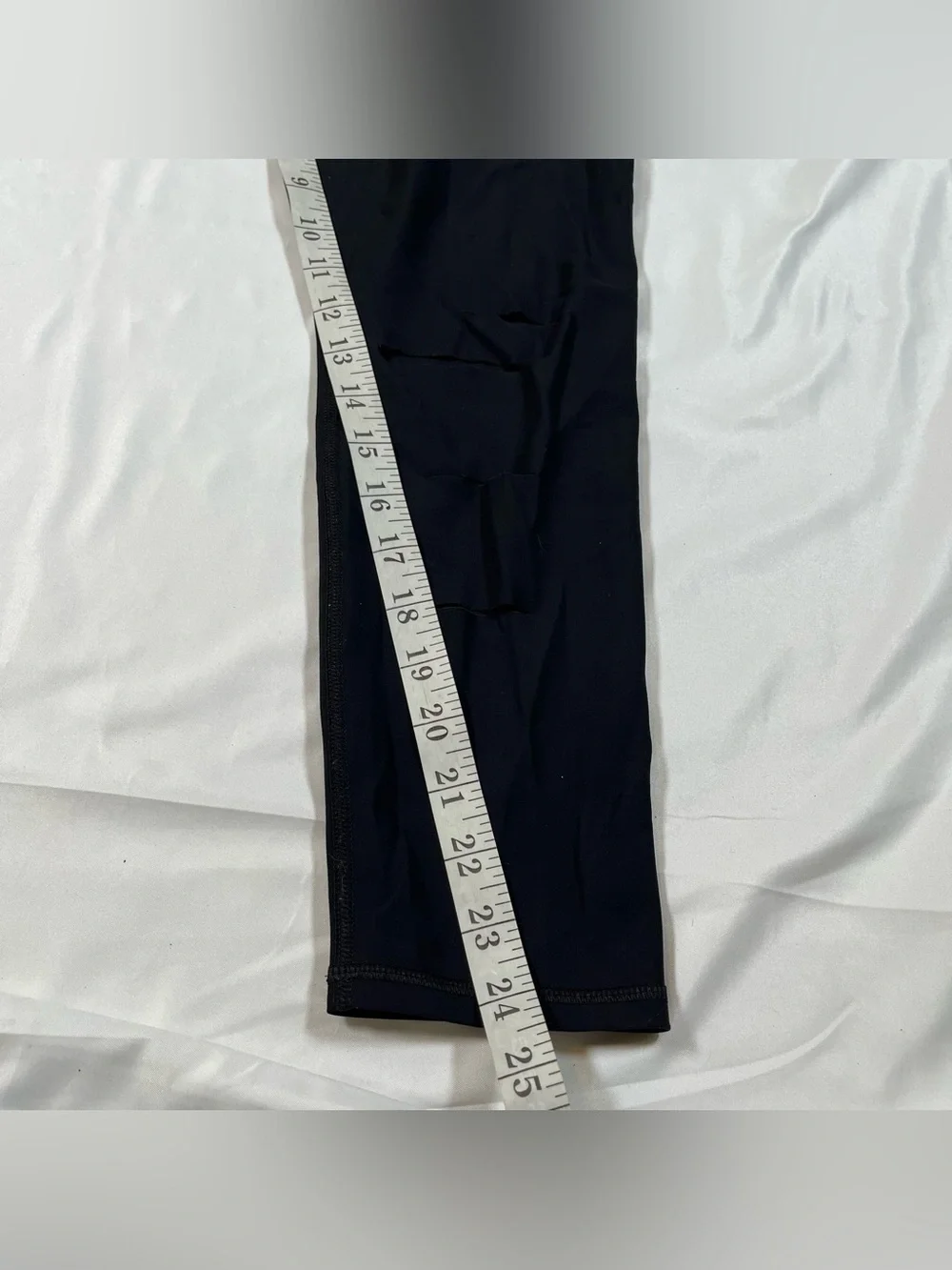 Alo Yoga Women's High Waist Ripped Warrior Black Legging size‎ L